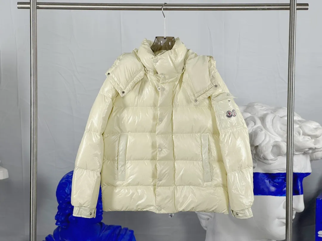 P390 Moncler/ 2026 70 、 。 DNA ， ， 。 Classic ， 、 。 Classic 70 。 Quality， 90 ，Premium Quality ， ，Black ！ Sizes M-3XL